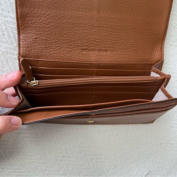 MICHAEL Michael Kors Camel Leather Fulton Flap Continental Wallet - Picture 7 of 8